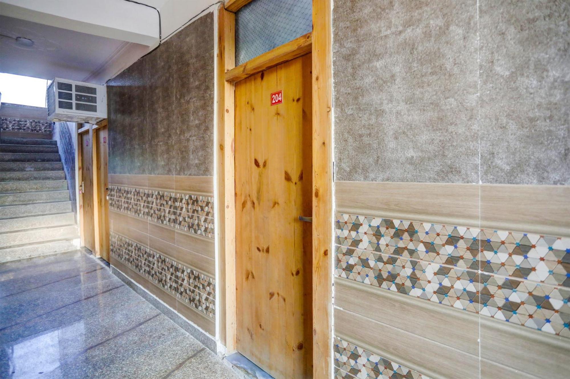 Super Umen Hotel Nearest Sector 66 Noida Bagian luar foto