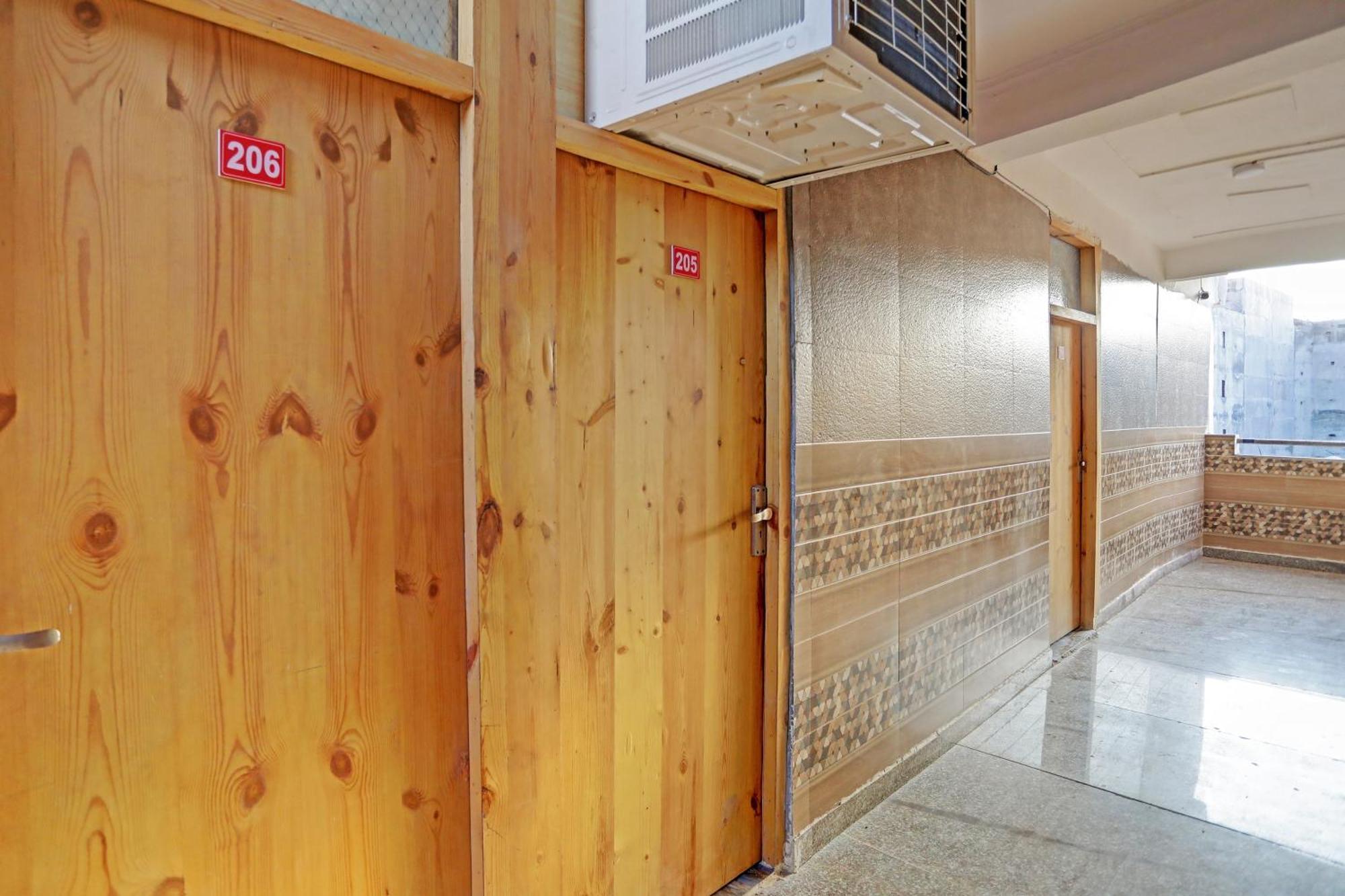 Super Umen Hotel Nearest Sector 66 Noida Bagian luar foto