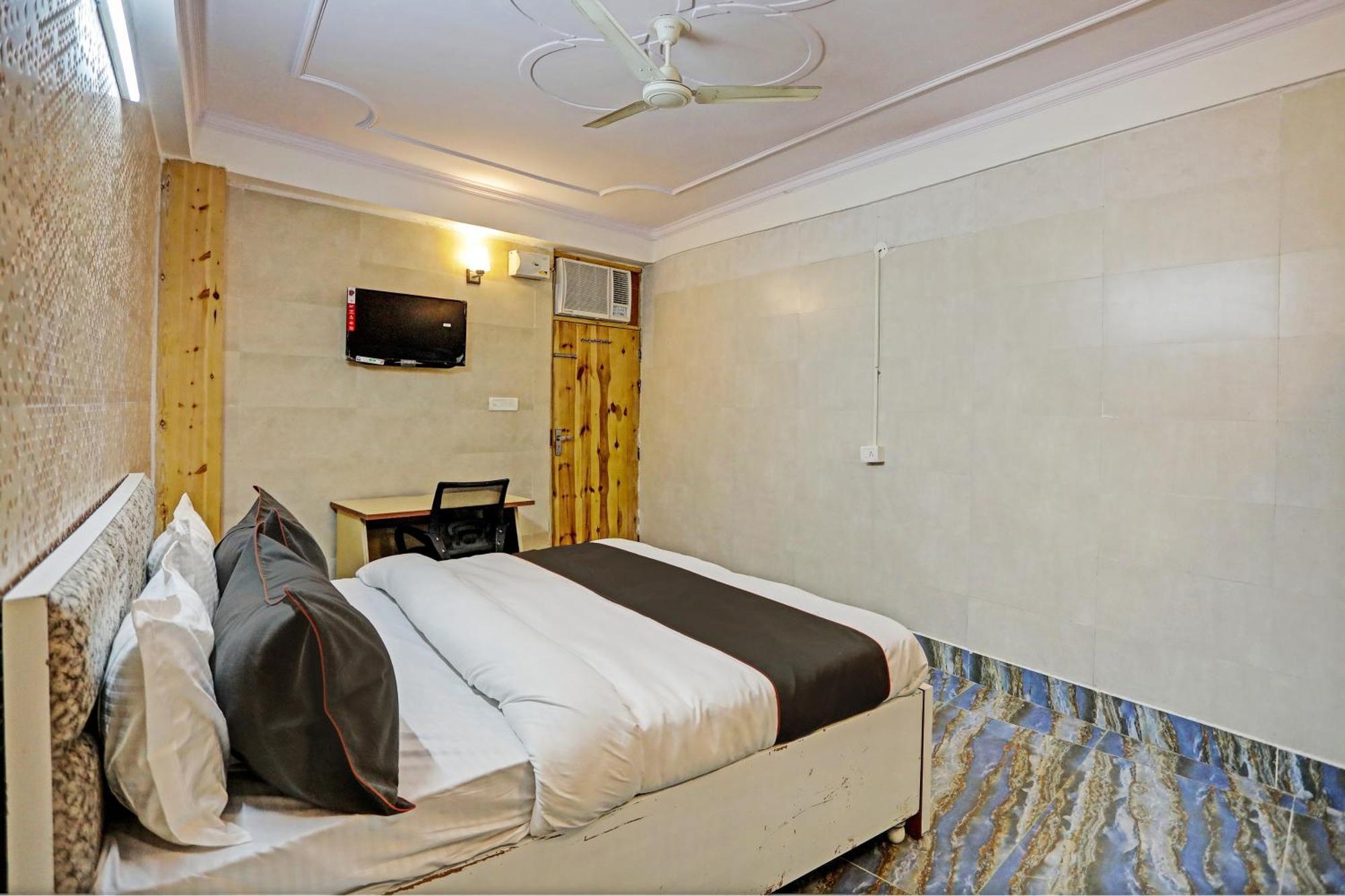 Super Umen Hotel Nearest Sector 66 Noida Bagian luar foto