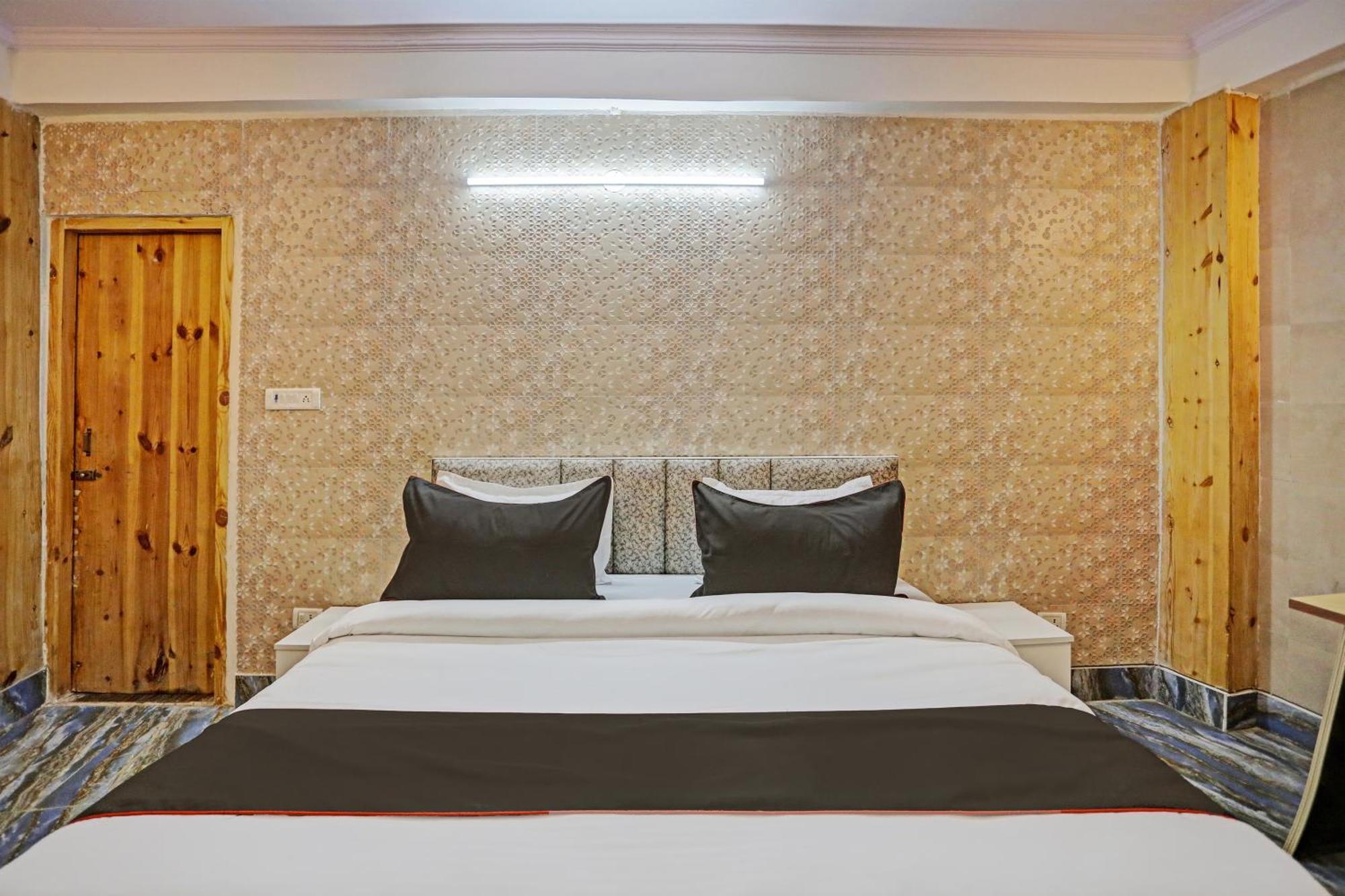 Super Umen Hotel Nearest Sector 66 Noida Bagian luar foto