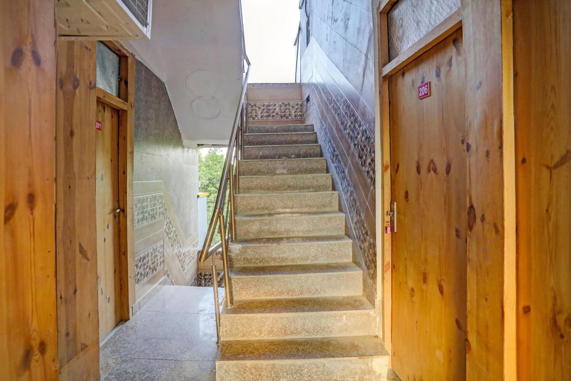 Super Umen Hotel Nearest Sector 66 Noida Bagian luar foto